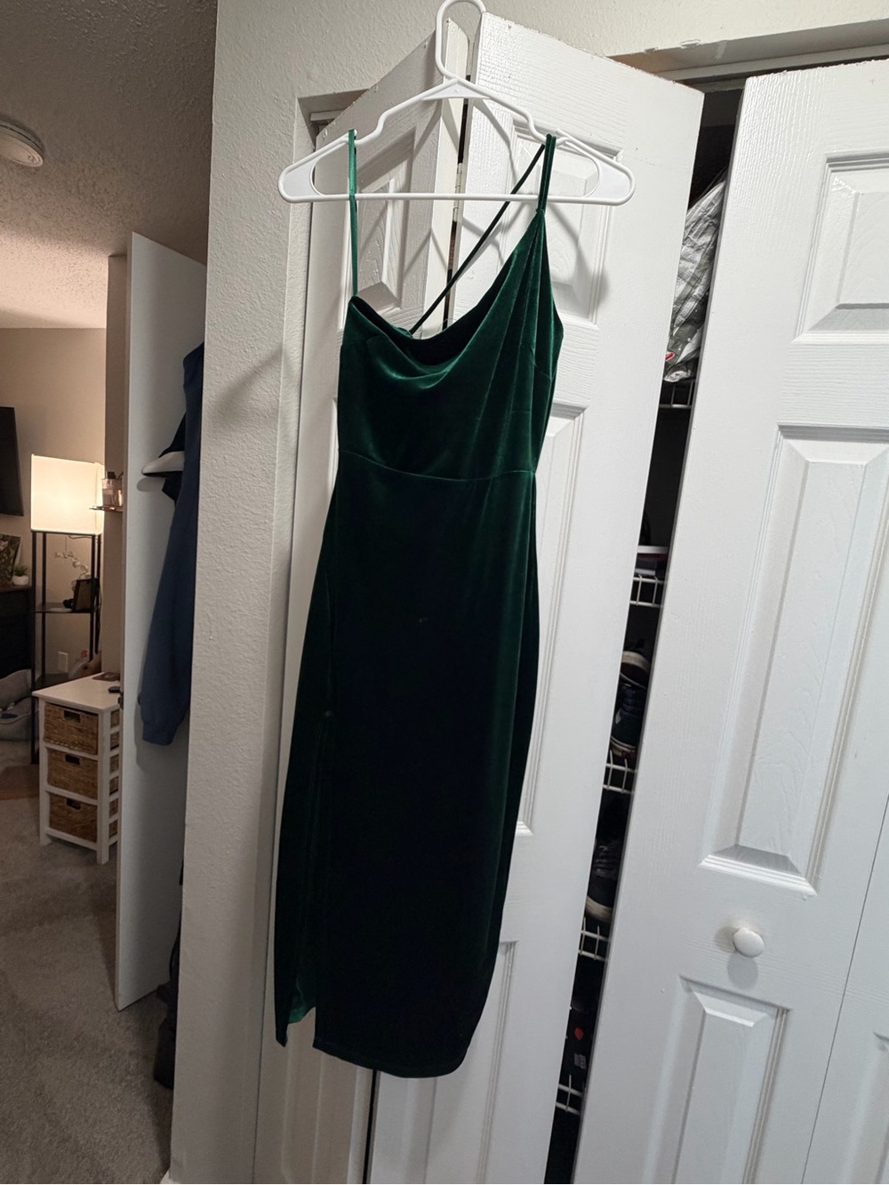 Windsor One-Shoulder Emerald Green Velvet Midi Dress